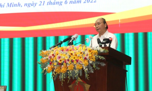 Chủ tịch nước Nguyễn Xuân Phúc tiếp xúc cử tri là Ủy viên UBMTTQ Việt Nam thành phố, nhân sĩ, trí thức, chức sắc các tôn giáo, giới văn nghệ sĩ…